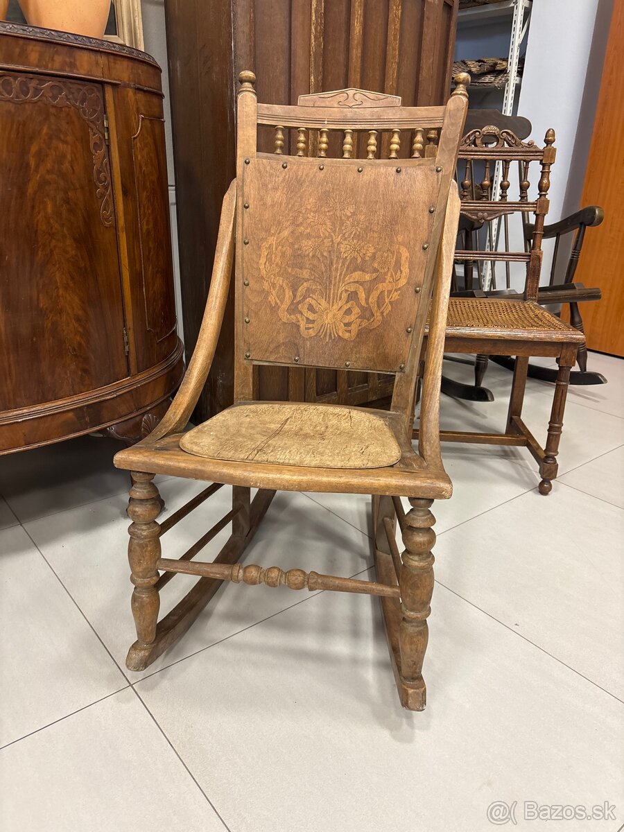 🪑 Vintage hojdacie kreslo z masívu