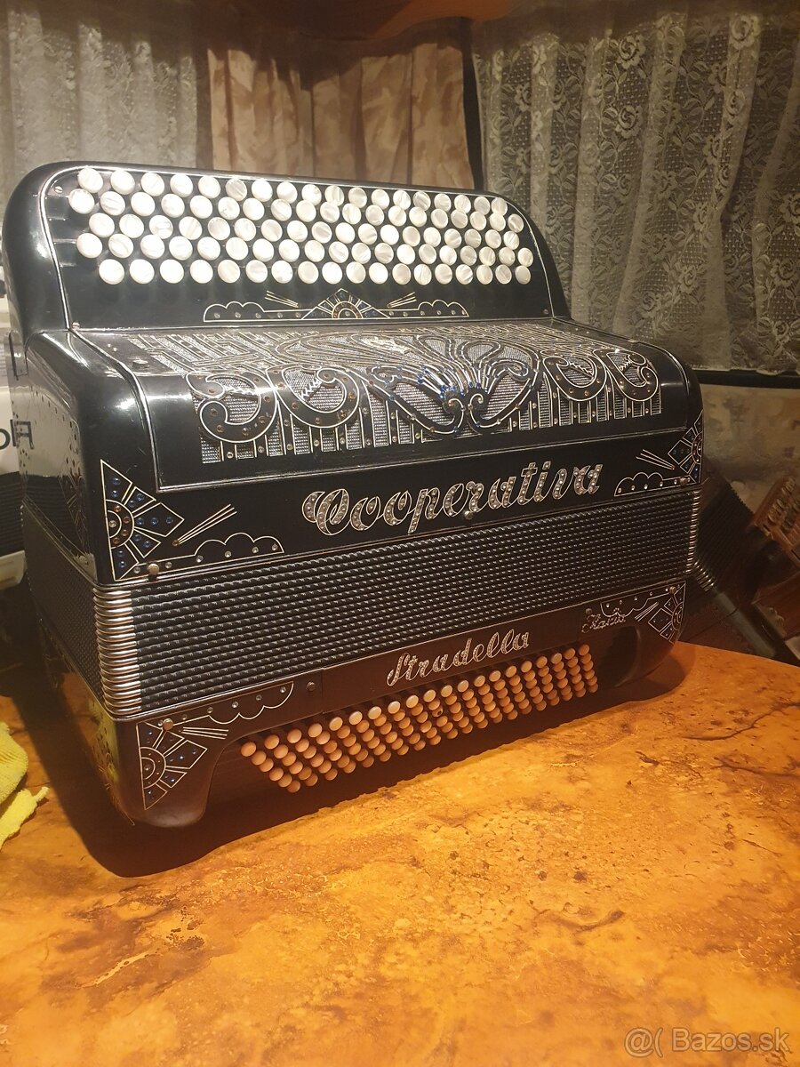 Italský knoflíkový akordeon Stradella Cooperativa