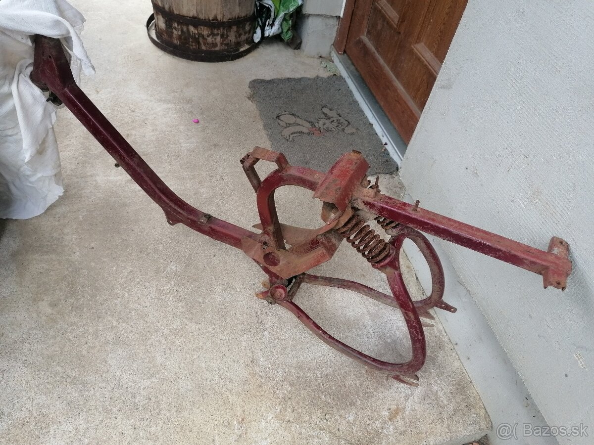 Predám rám so zadnou vidlicou na Jawa 555