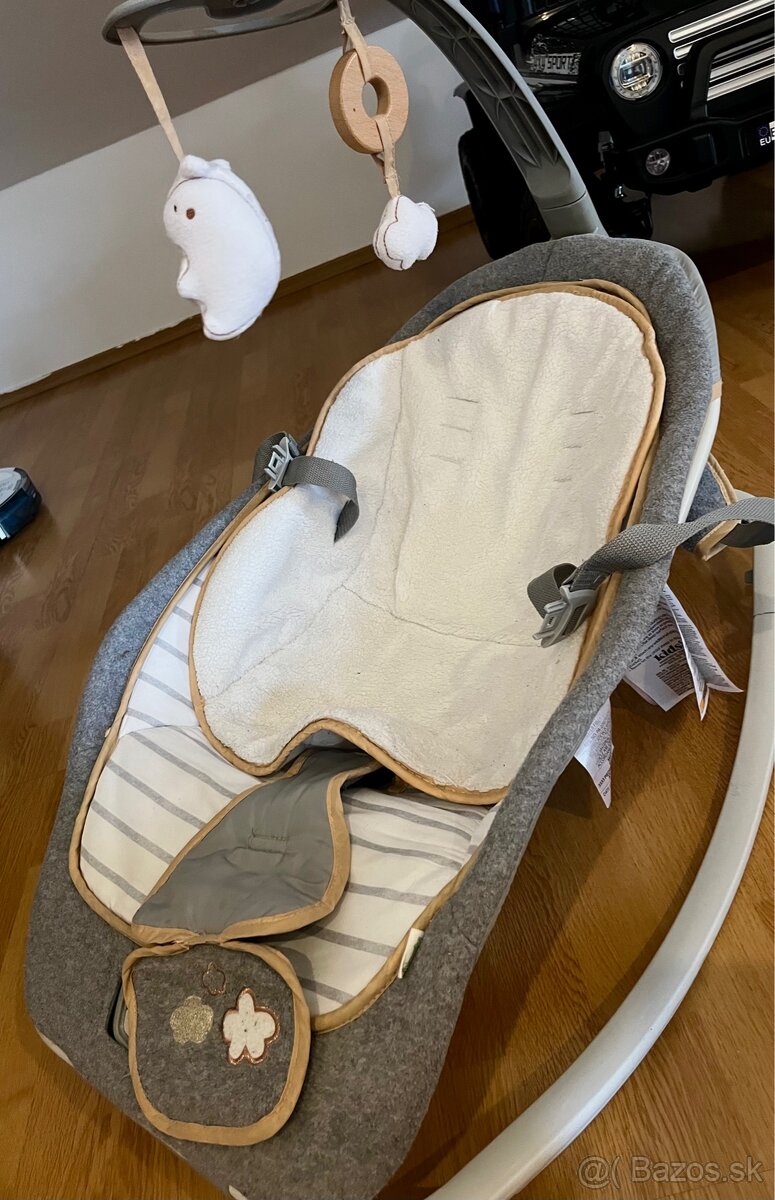 Detské lehátko Ingenuity™ Rocking Seat Bella Teddy (sivé)