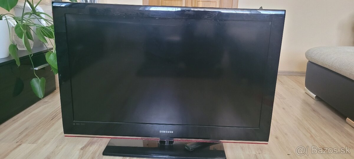 Samsung LCD uhlopriečka 102cm