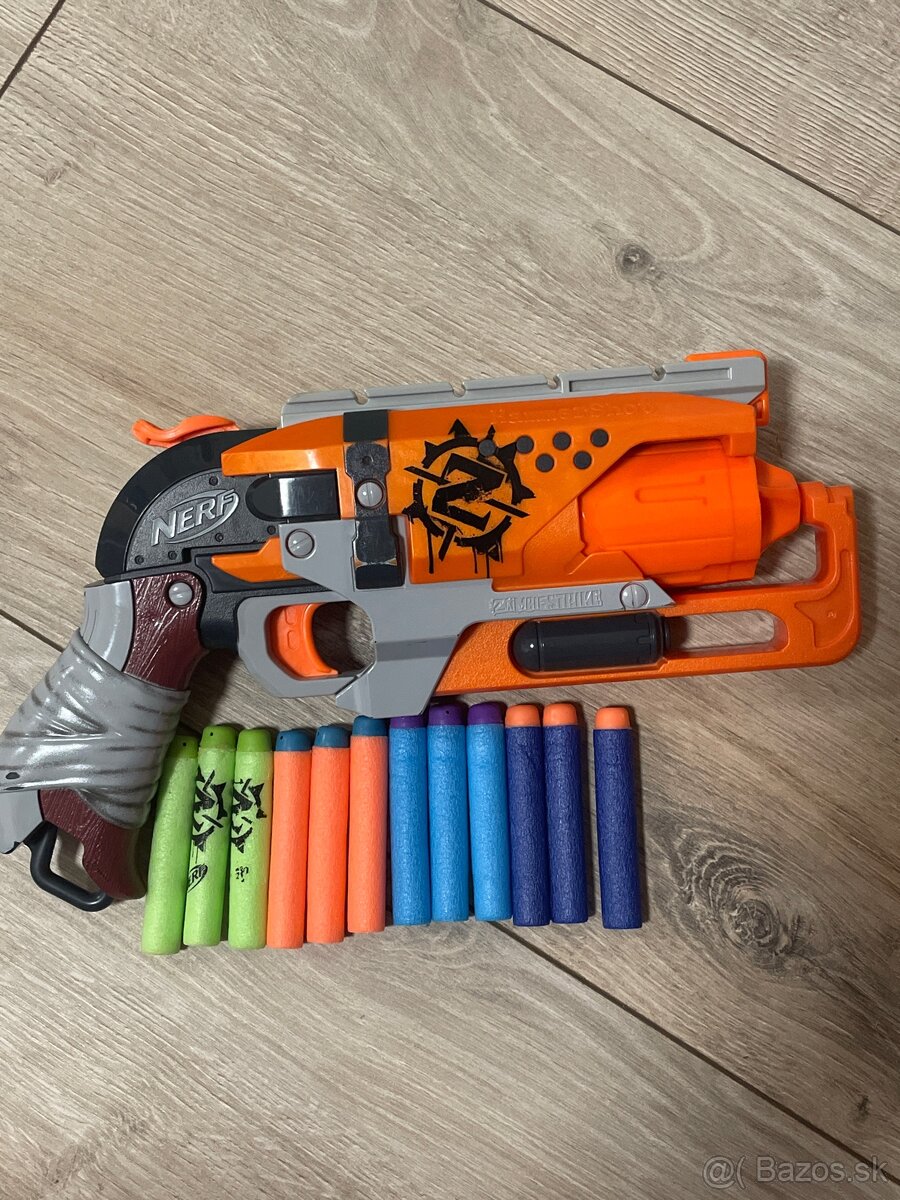 Nerf zombi zbraň s 12 nábojmi