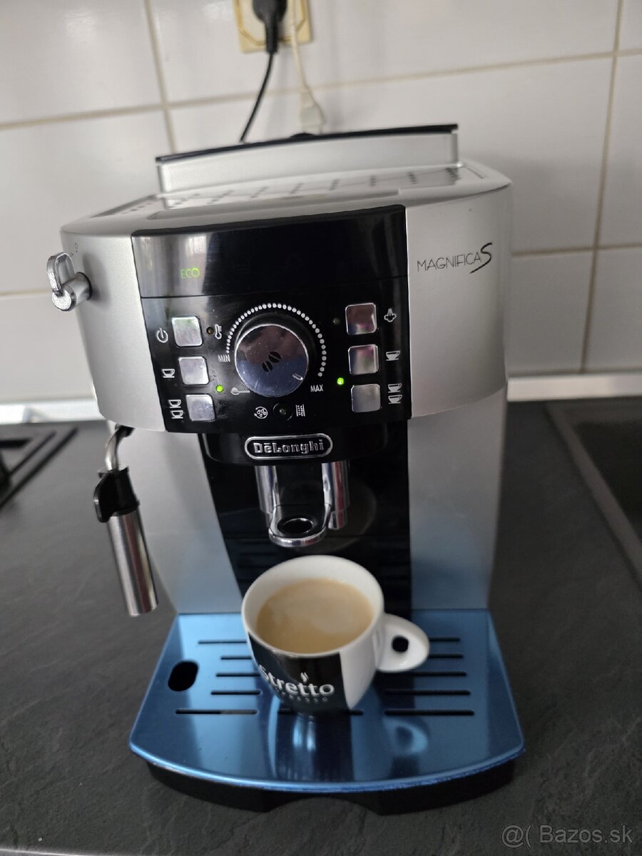 Kavovar Delonghi Magnifica S