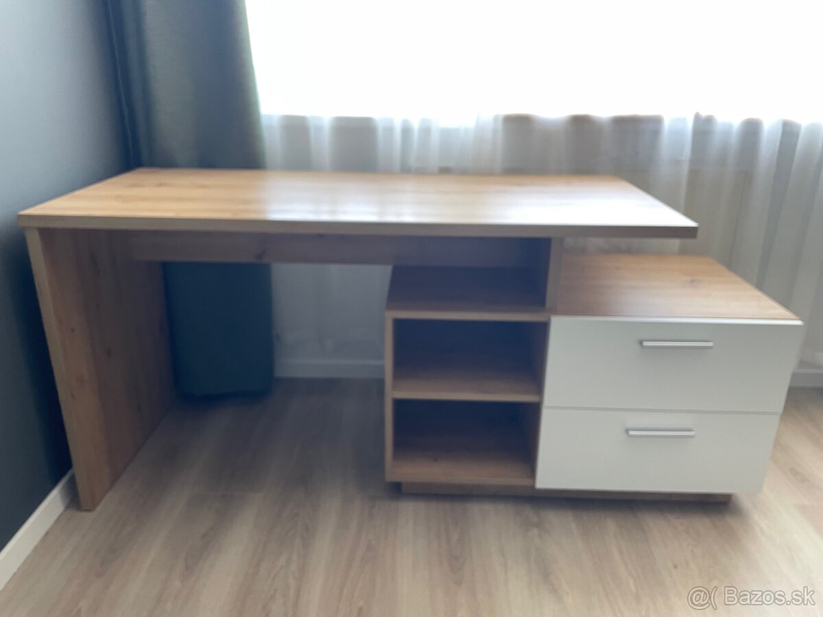 Písací stôl v top stave