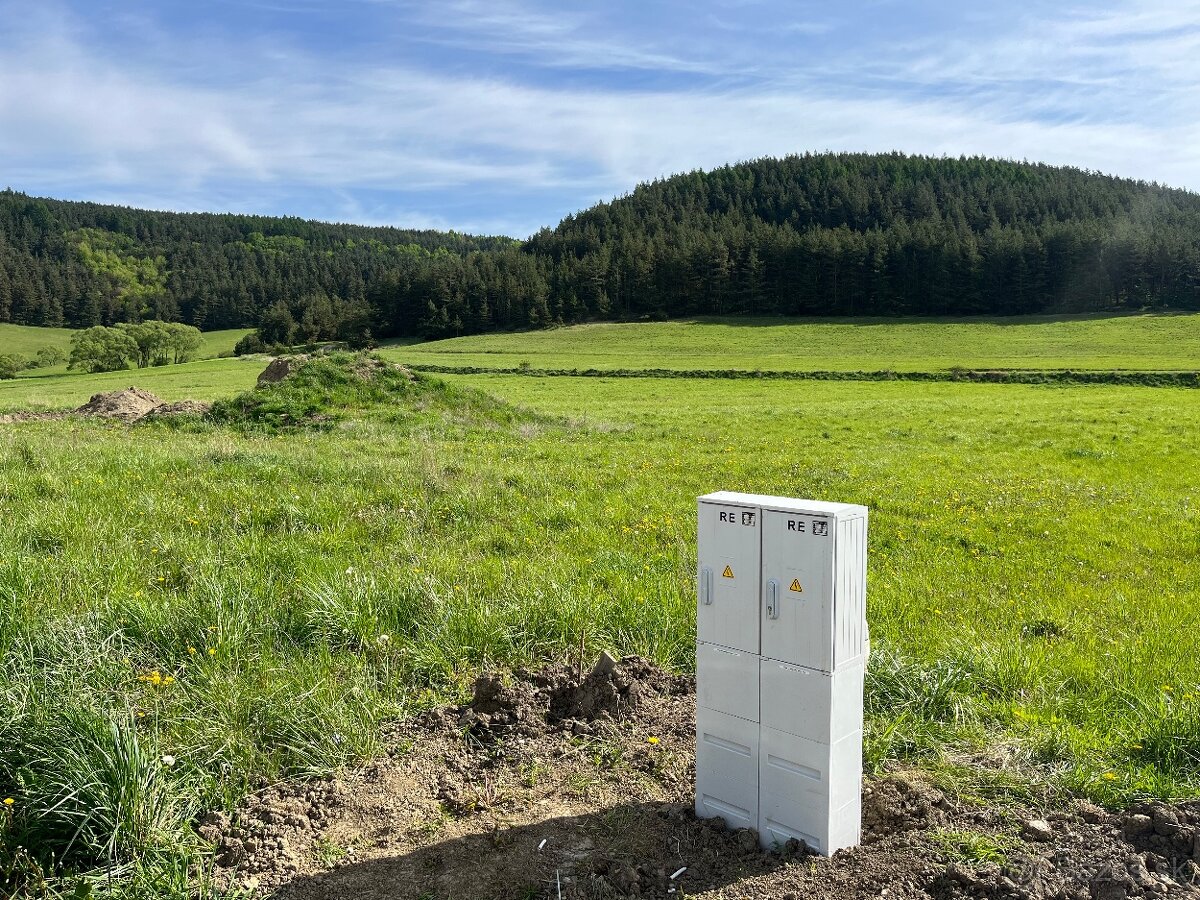 Predam krasny slnecny stavebny pozemok v Hôrkę 601m2