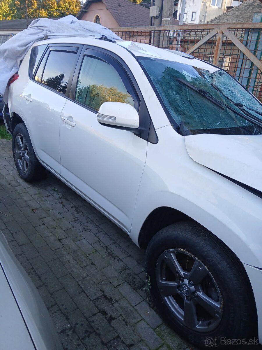 Predám Toyota RAV4