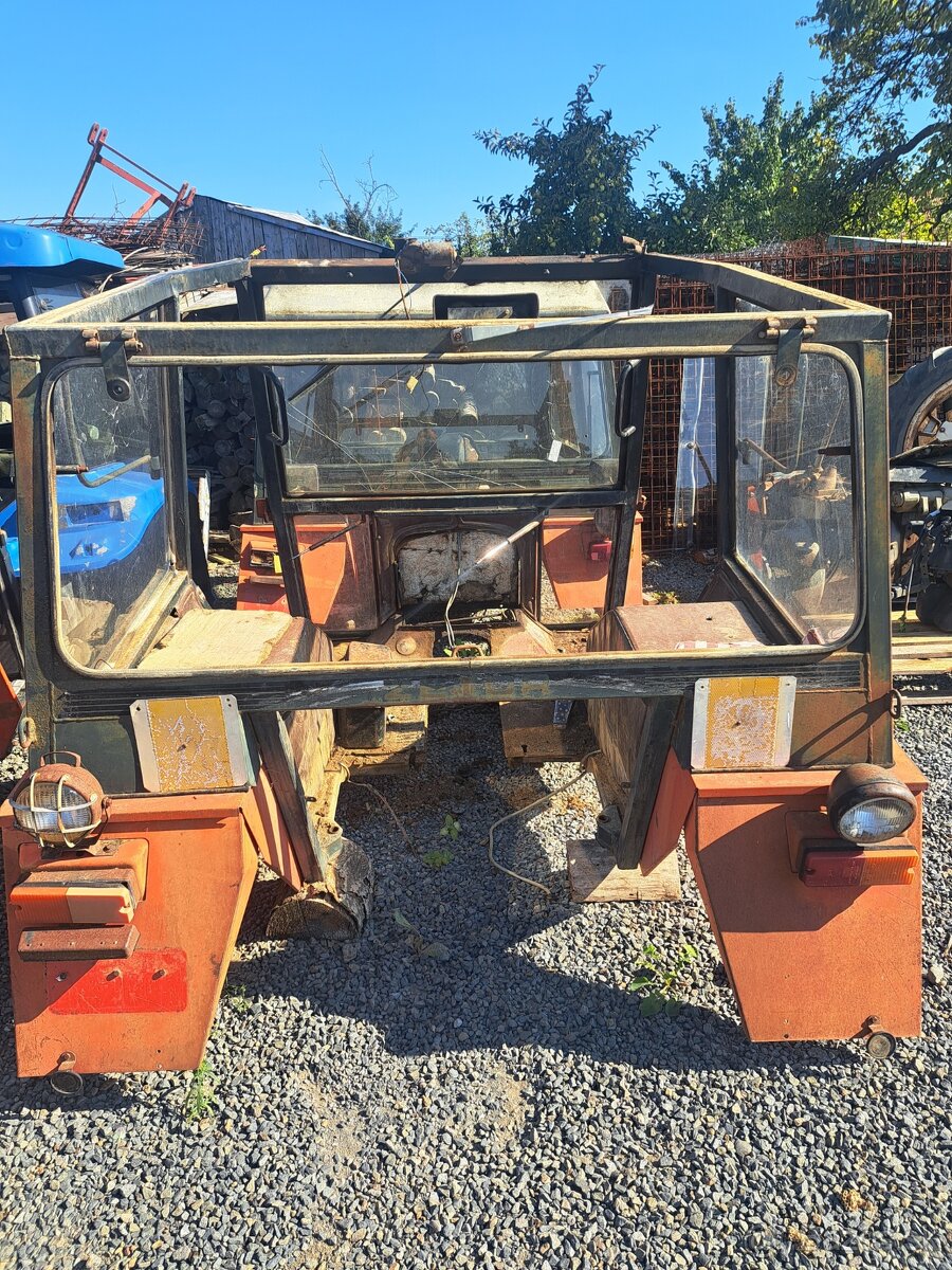 Zetor uřI ram kabiny s blatniky