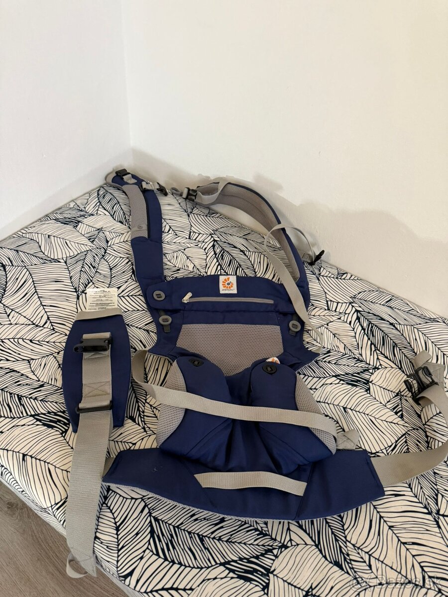 1. ERGOBABY Nosič 360 COOL AIR MESH - FRENCH BLUE