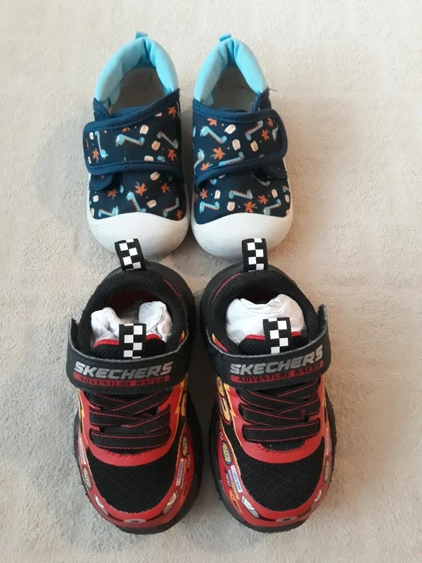 Nové botasky skechers a plátenky v.21