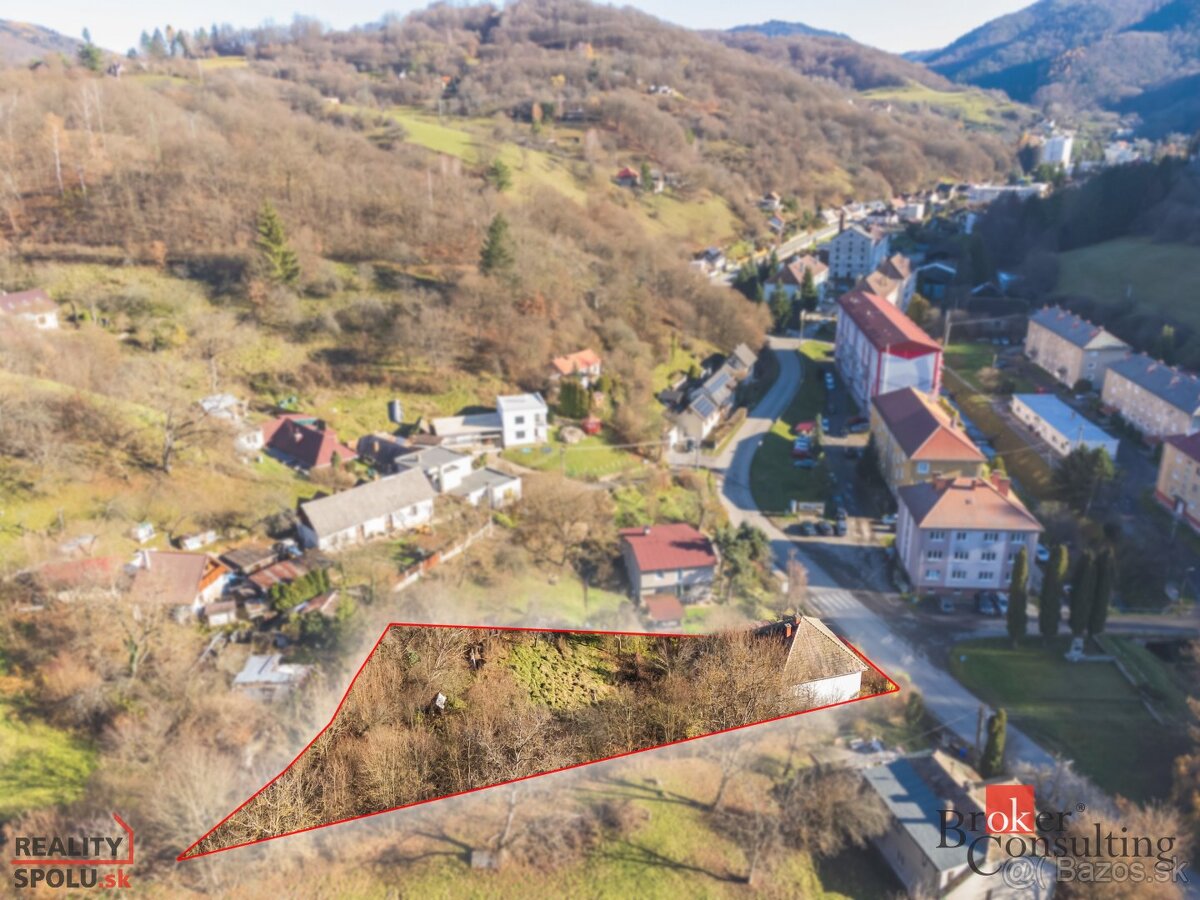 Top cena. Rodinný dom v cene pozemku v centre obci Vyhne. ok