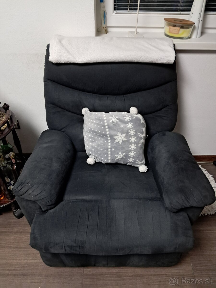 Polohovacie kreslo cierne