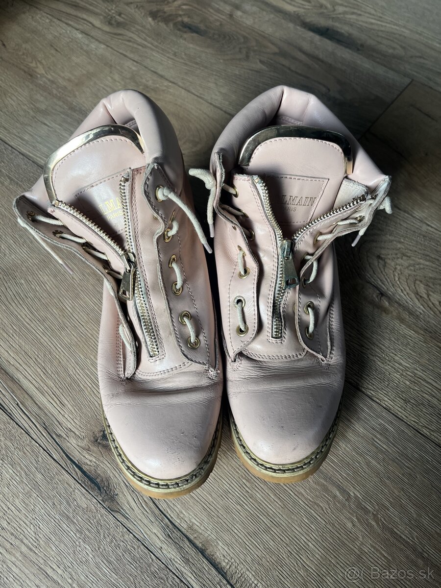 Nosene damske staroruzove polcizmicky, zn. Balmain