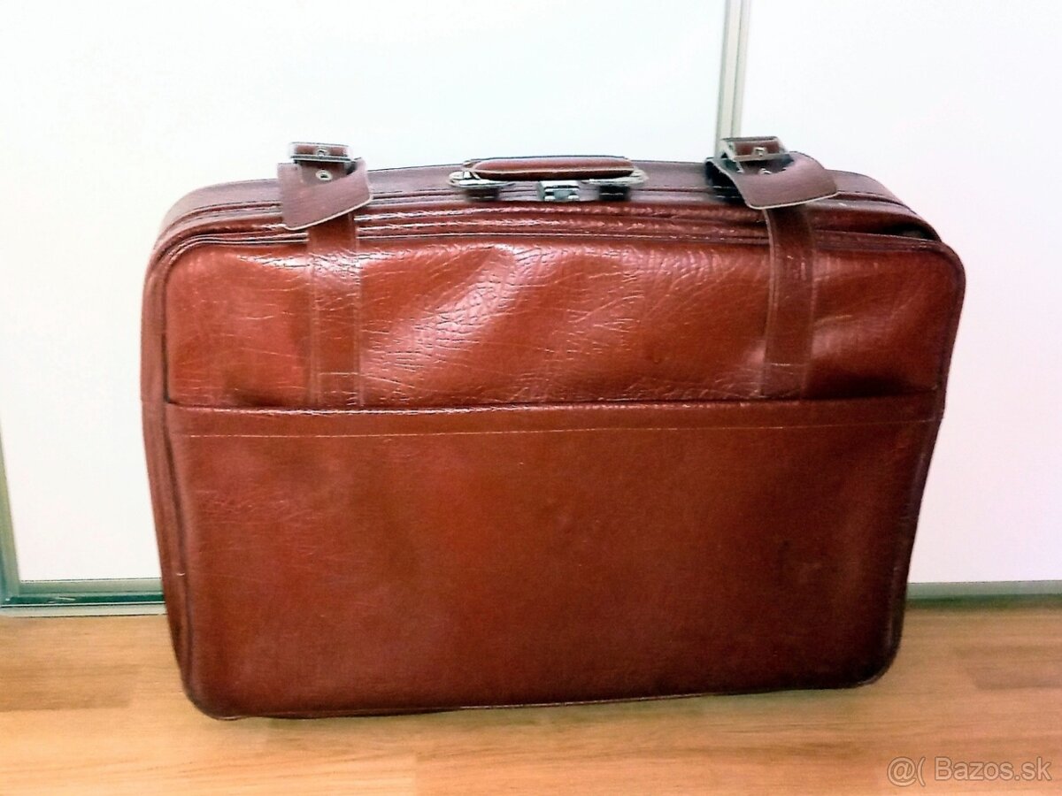Kožený cestovný kufor