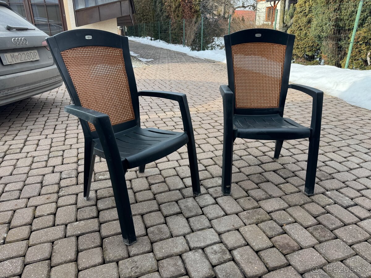 Predám záhradné stoličky