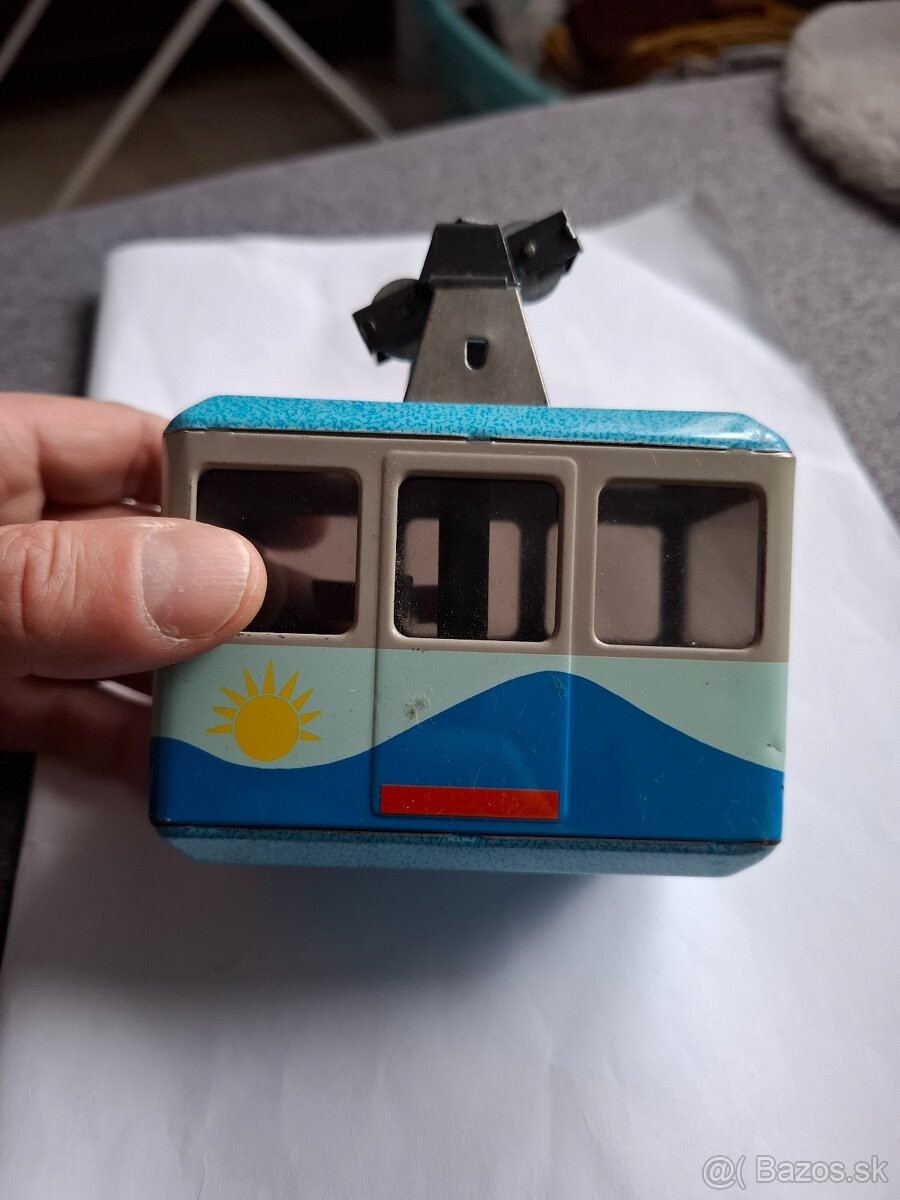 Stará hračka - lanovka