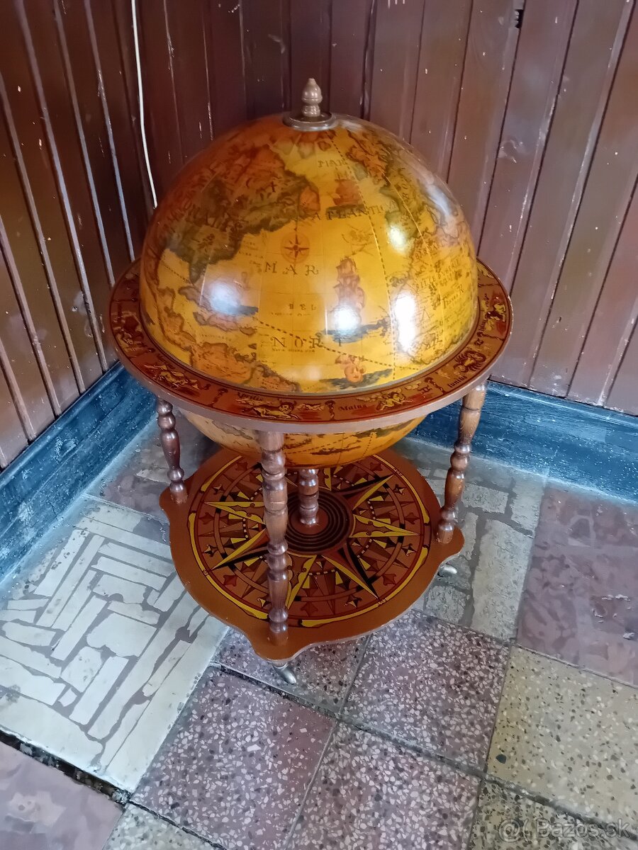 Glóbus, bar na voziku