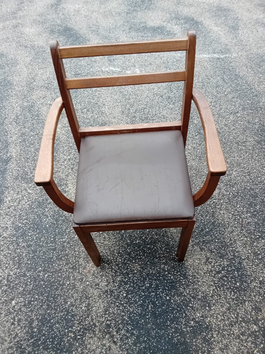 Toaletné kreslo drevené