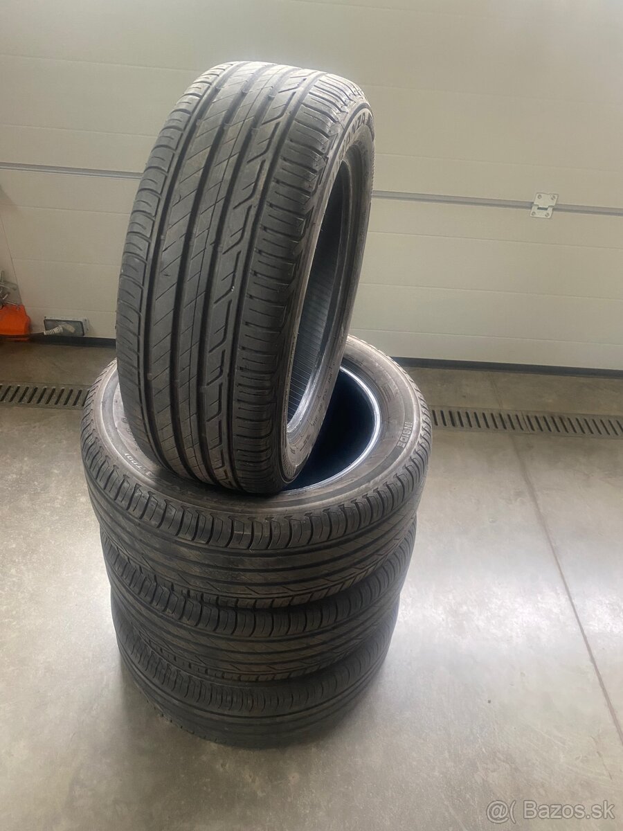 Predam letne pneu 215/55R17