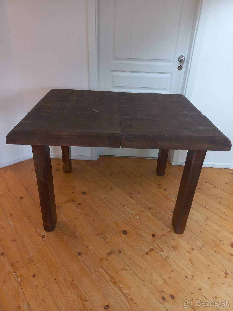 Elegantný vintage stôl
