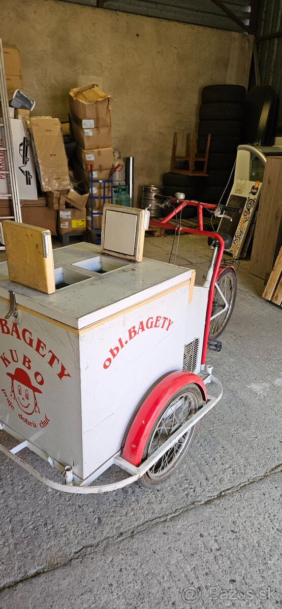 Ambulantny predajný biciklovy vozík