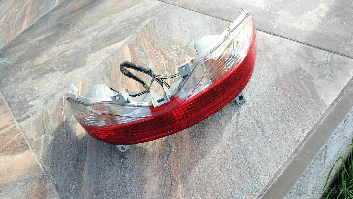 Suzuki Burgman zadné svetlo