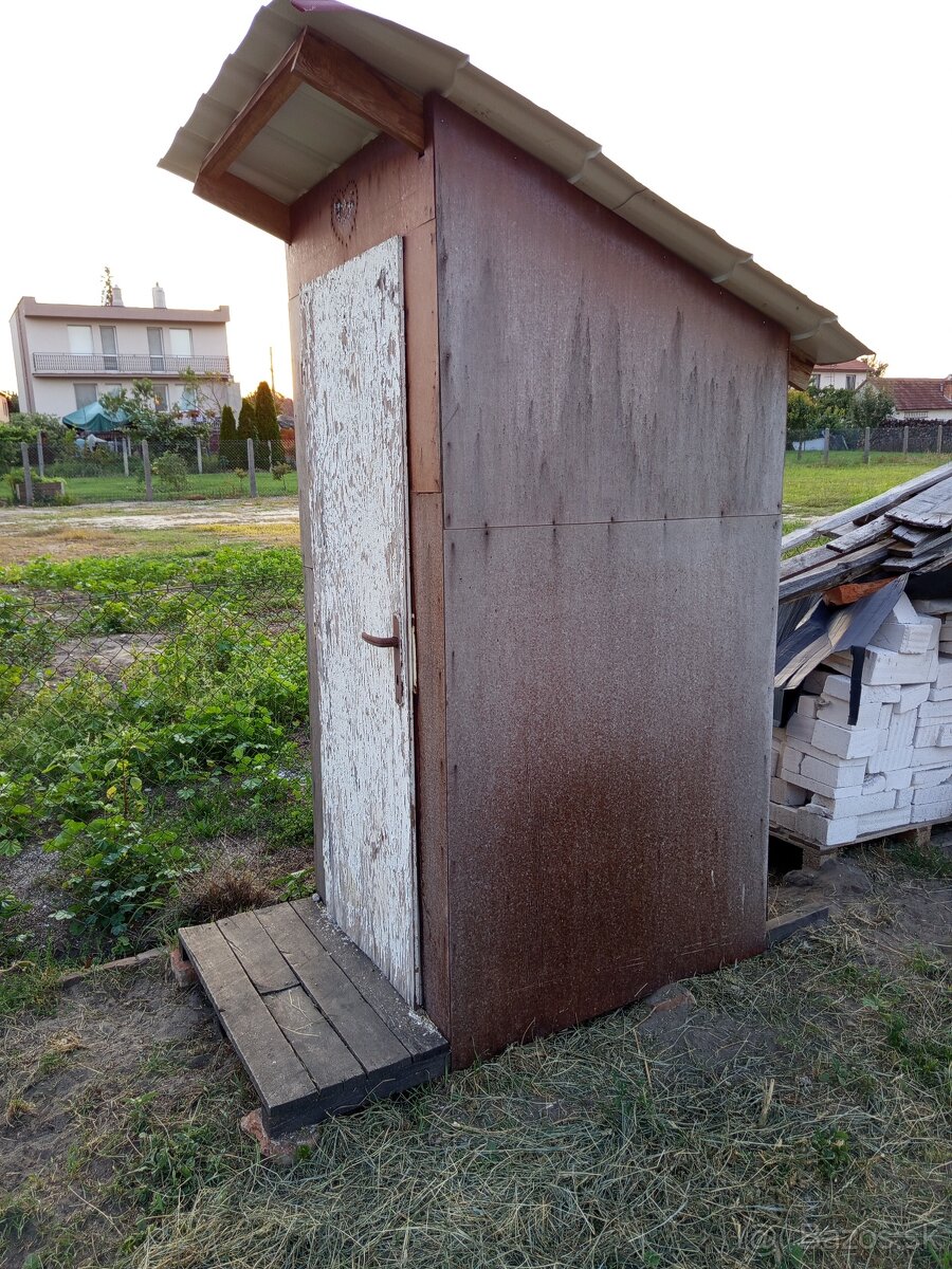 Latrína, suché WC, kadibudka