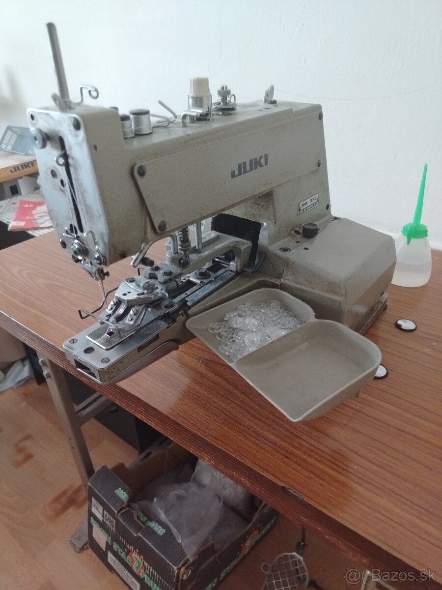 Gombíkováčka juki 372