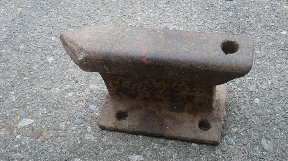 Predám starú kovadlinu 8 kg