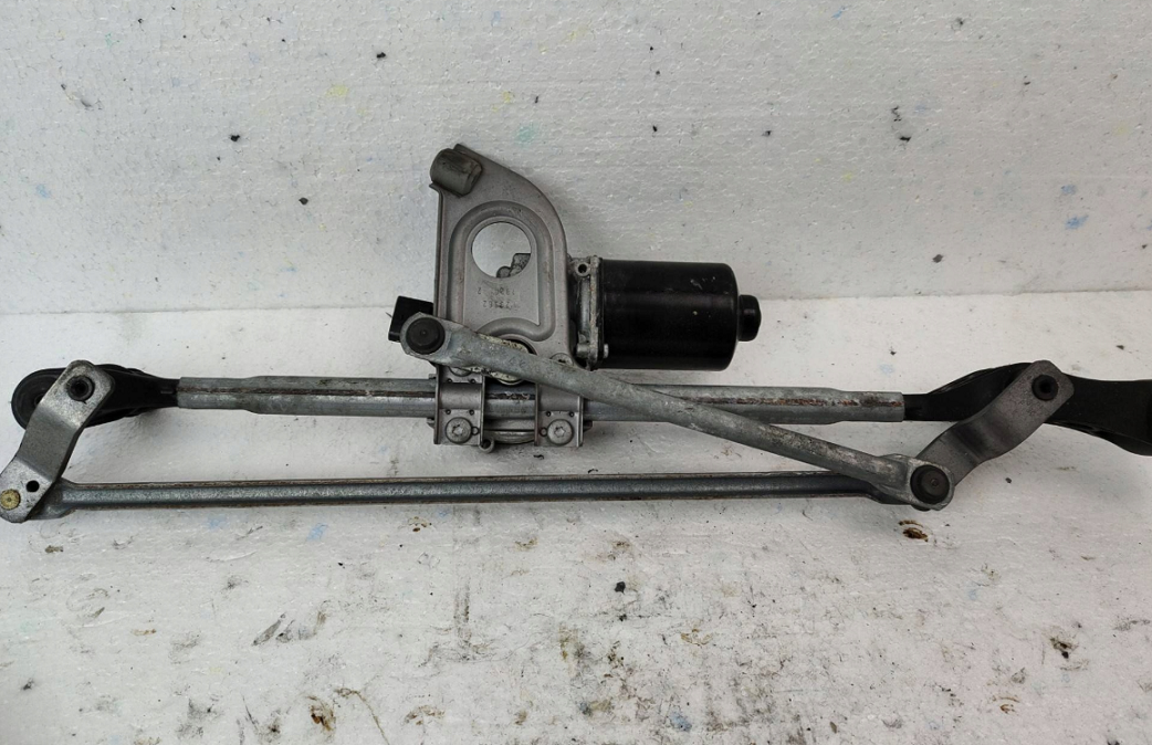 Motorček stieračov predný BMW 1 F20 W000026097