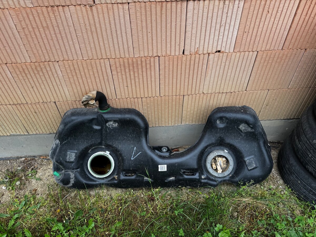 Nádrž BMW e91 2.0 TDI