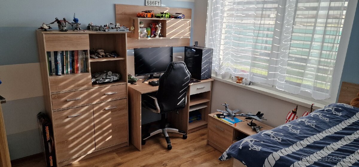 Predám nábytok, skriňu.