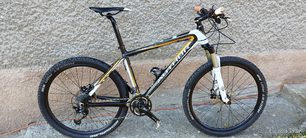 Karbónový horský bicykel veľkosť M