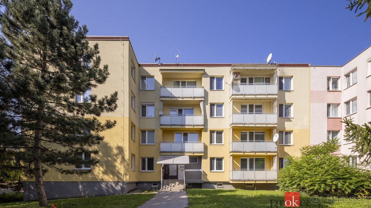 3 izbový byt 72 m2 s balkónom 4,4 m2, Brezová pod Bradlom