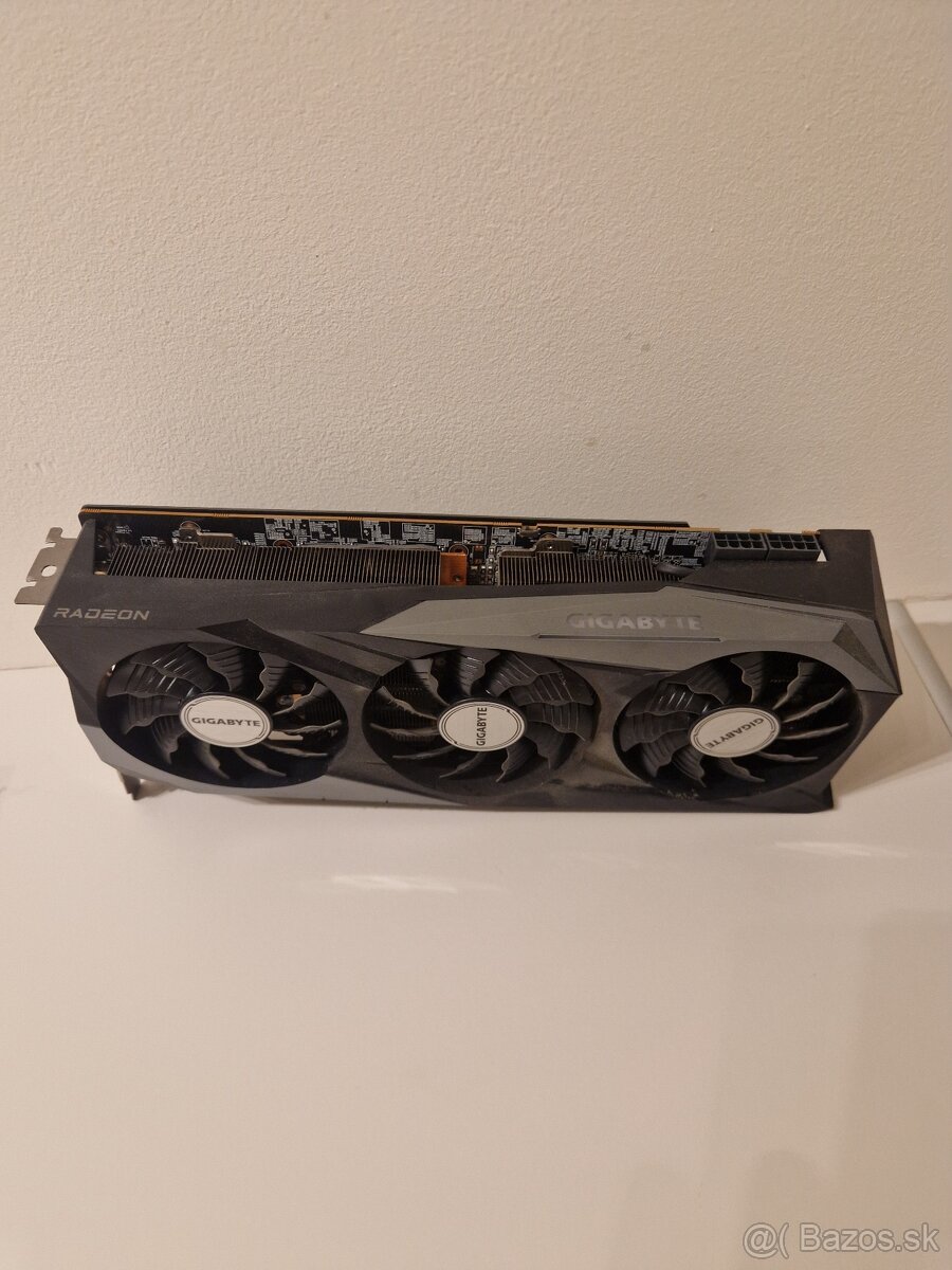 Graficka karta Radeon gigabyte GV-R68XT