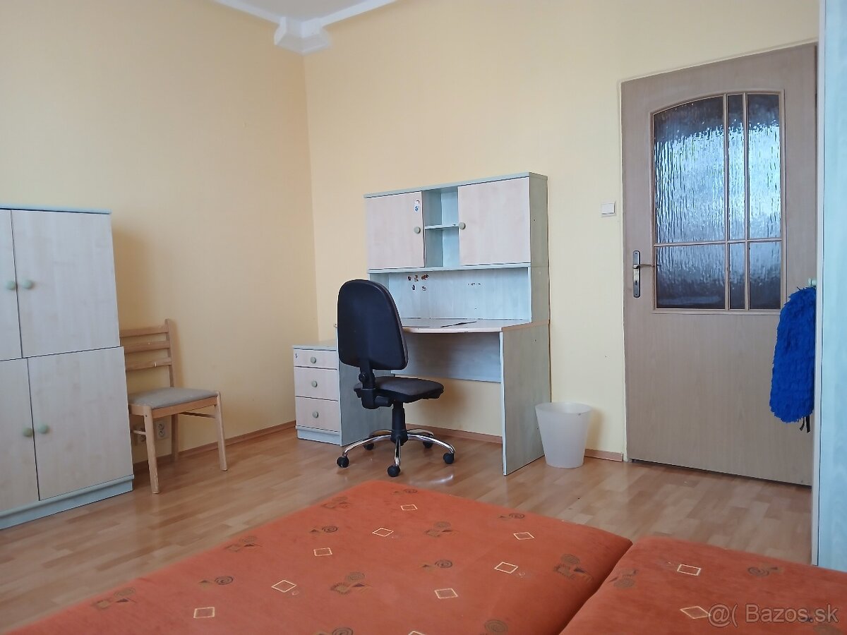 Prenajmem samostatnú nepriechodnú izbu