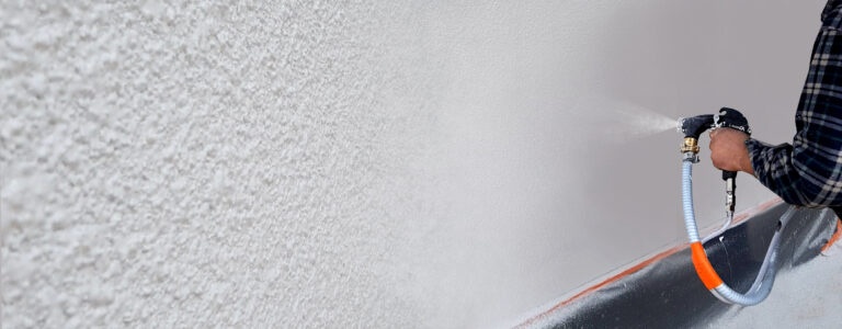 Fasádna omietka striekaná strojová.