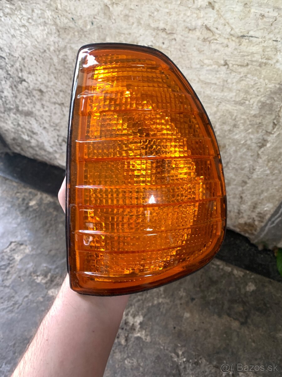 Mercedes W123 Ľ smerovka