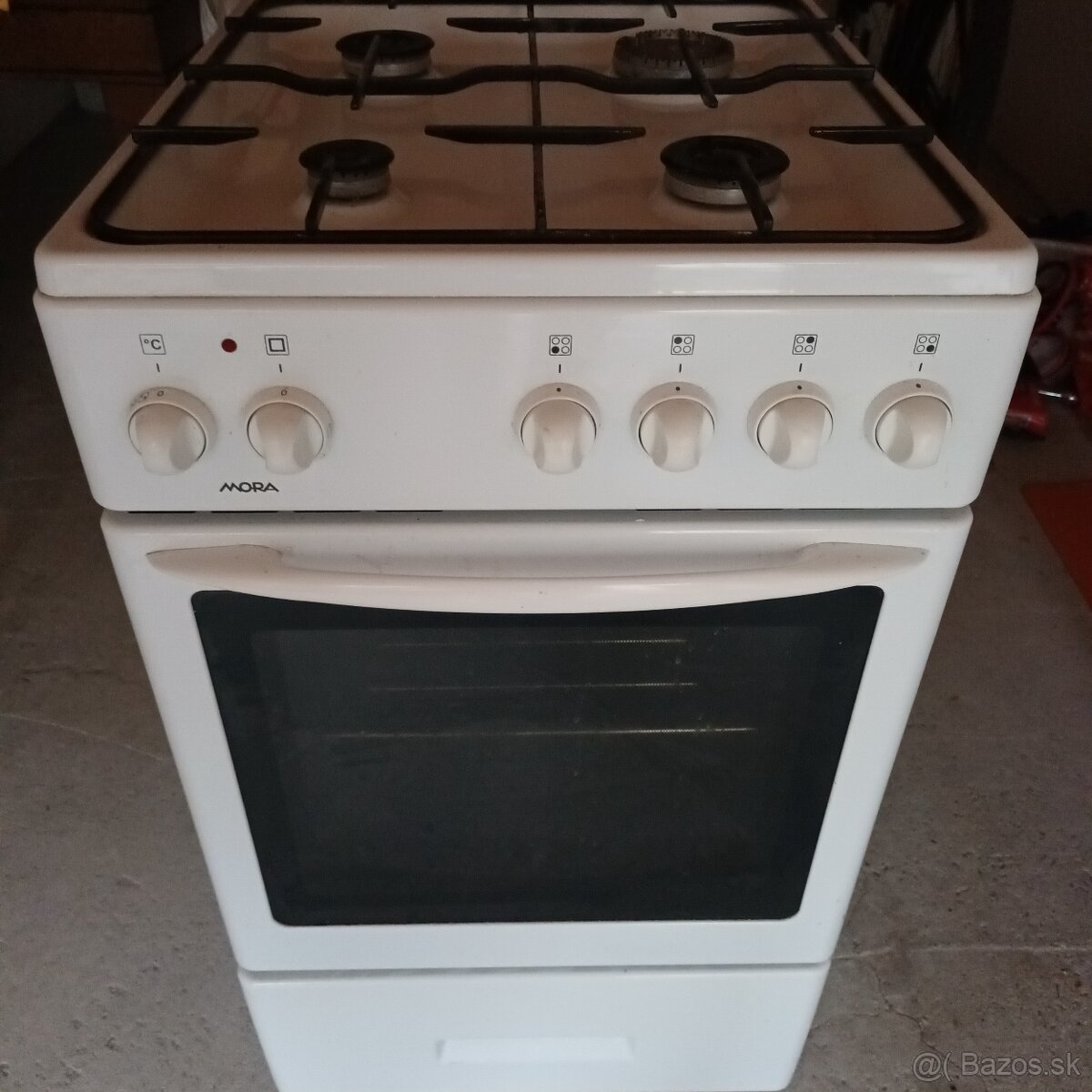 Ponúkam na predaj plynovo elektrický sporák značky Mora,rura