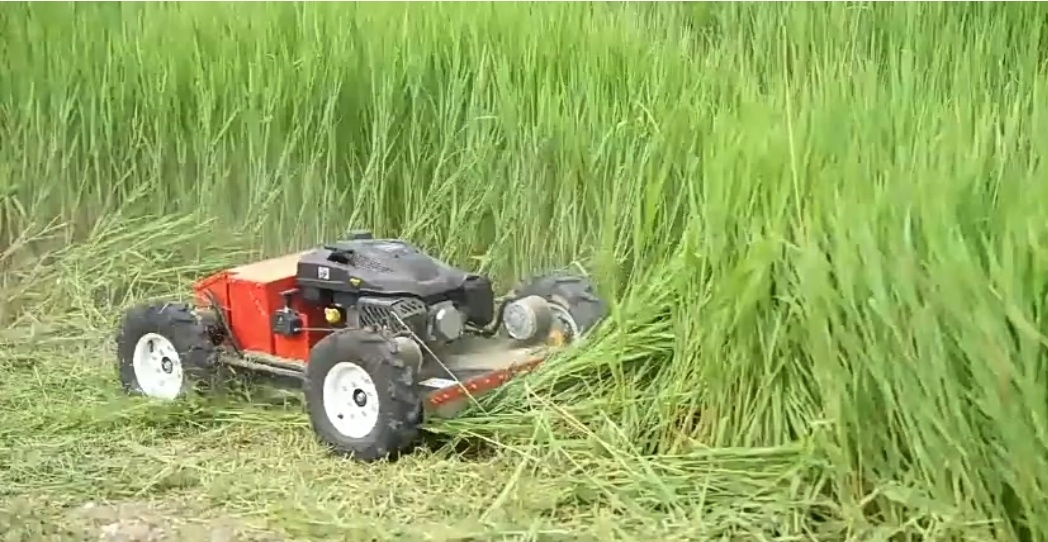 robotická kosačka diaľkovo ovládaná