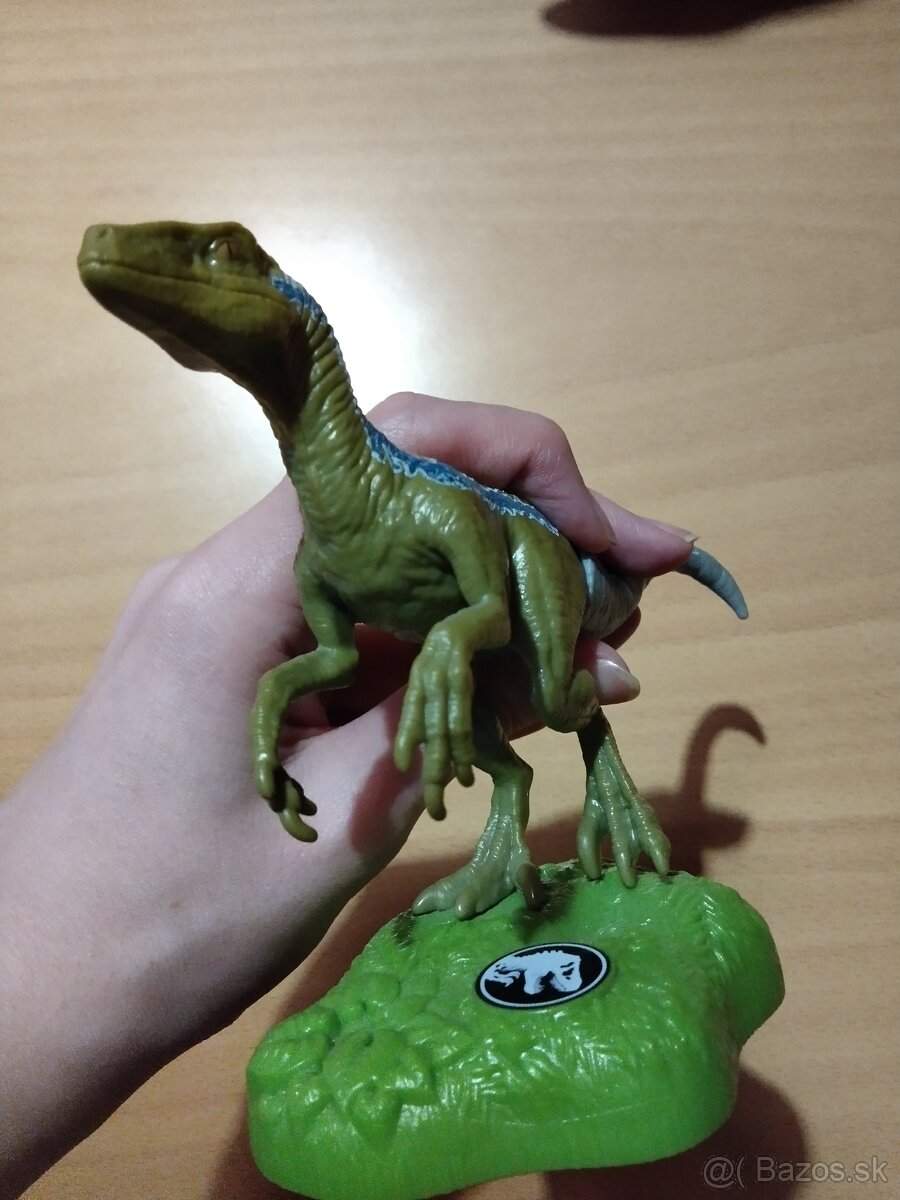 Jurassic world Kinder maxi Blue raptor figúrka
