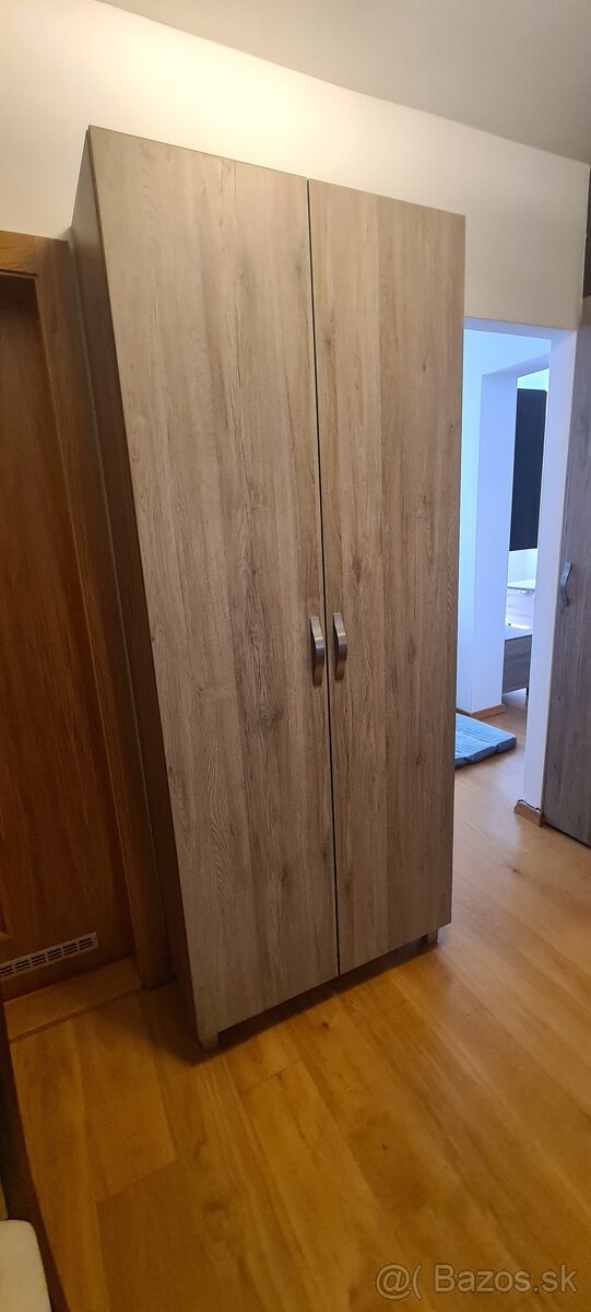 Skriňa do predsiene