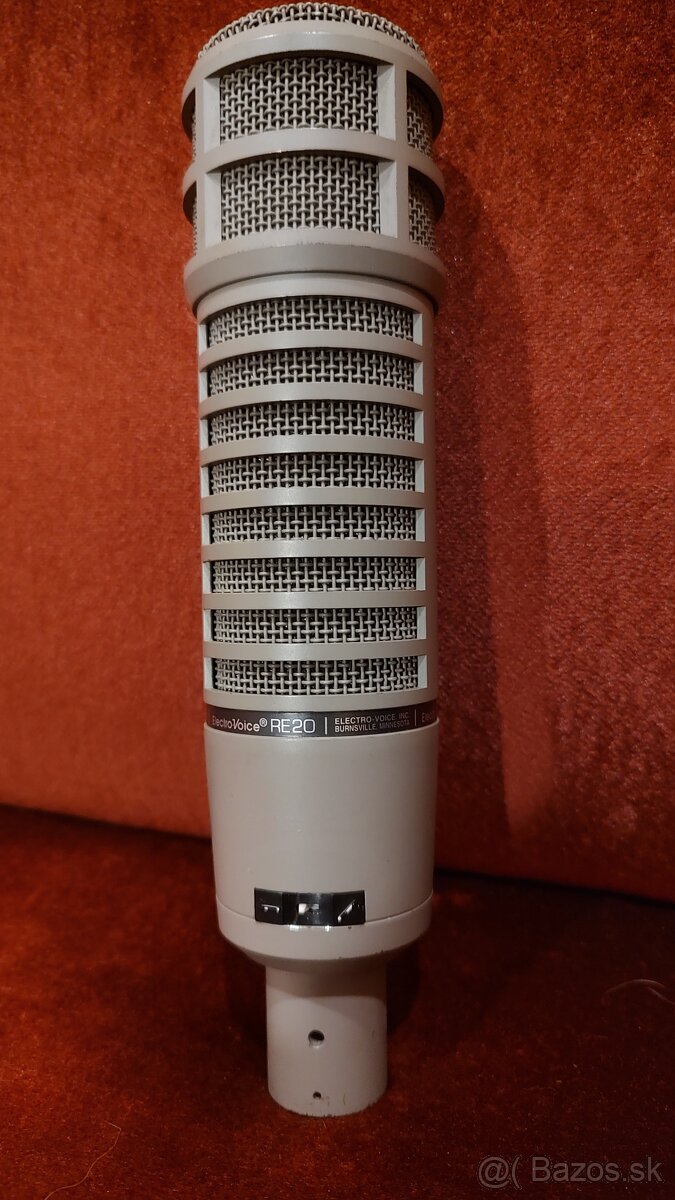 Vintage original dynamicky mikrofon ElektroVoice RE20