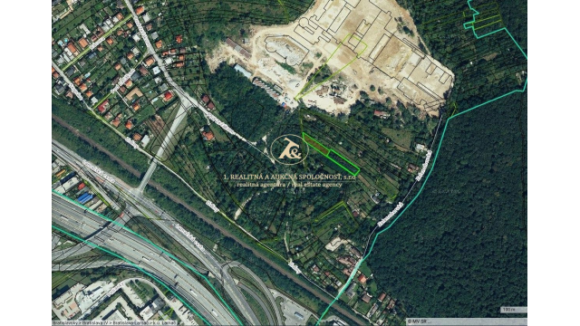 Predaj pozemku na výstavbu rodinných domov - Lamač