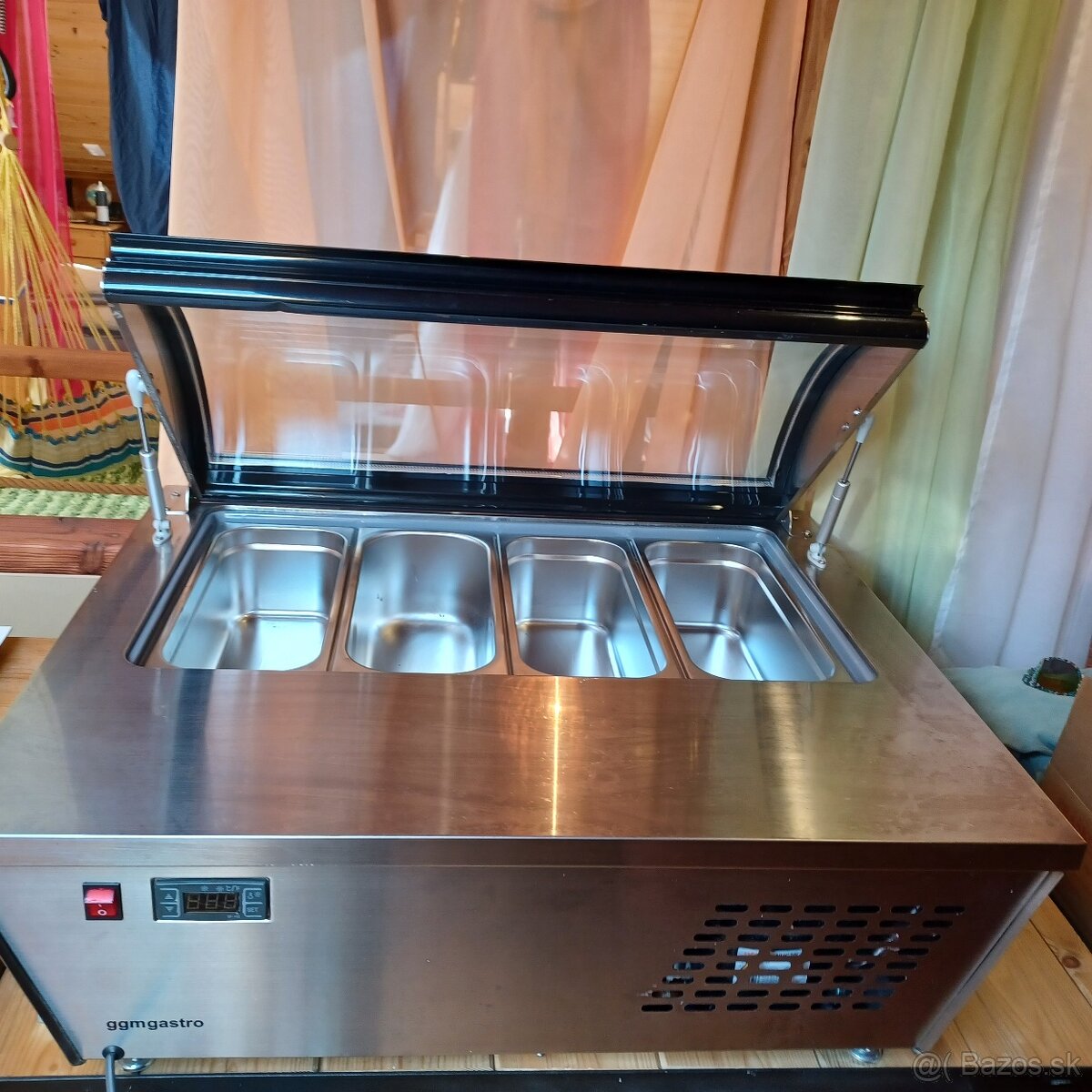 Predám vitrínu na zmrzlinu 4x5 l.
