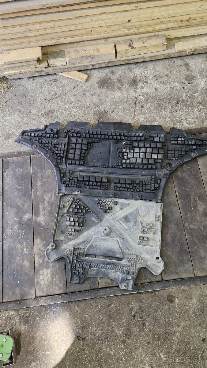 Audi a4 b8 Kryt pod motor