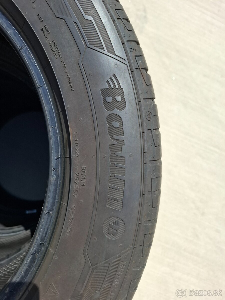 Predám sadu letných pneu Barum Bravuris 235/55 R17 103 V XL