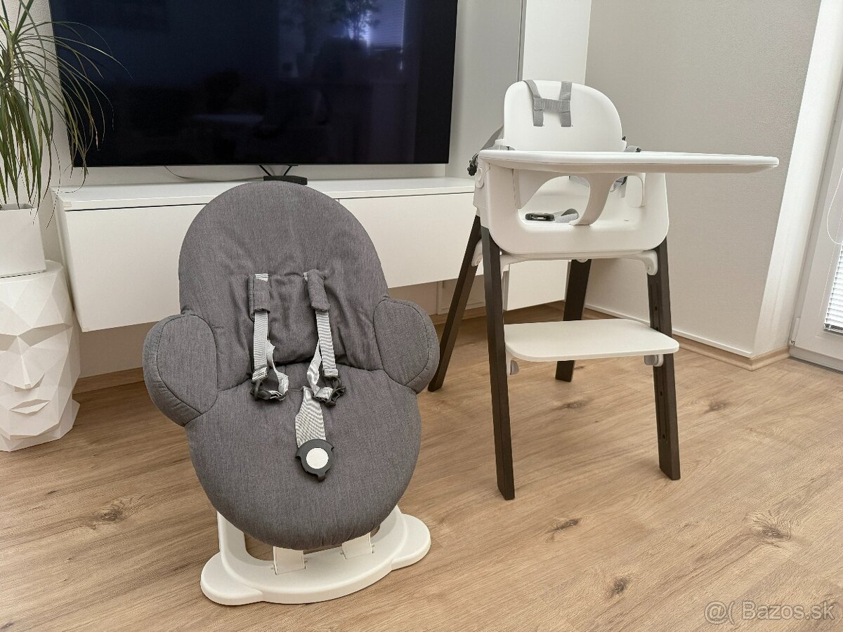 Jedálenská stolička STOKKE STEPS s pohodlným lehátkom