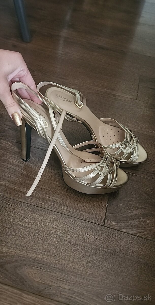 Sandalky geox