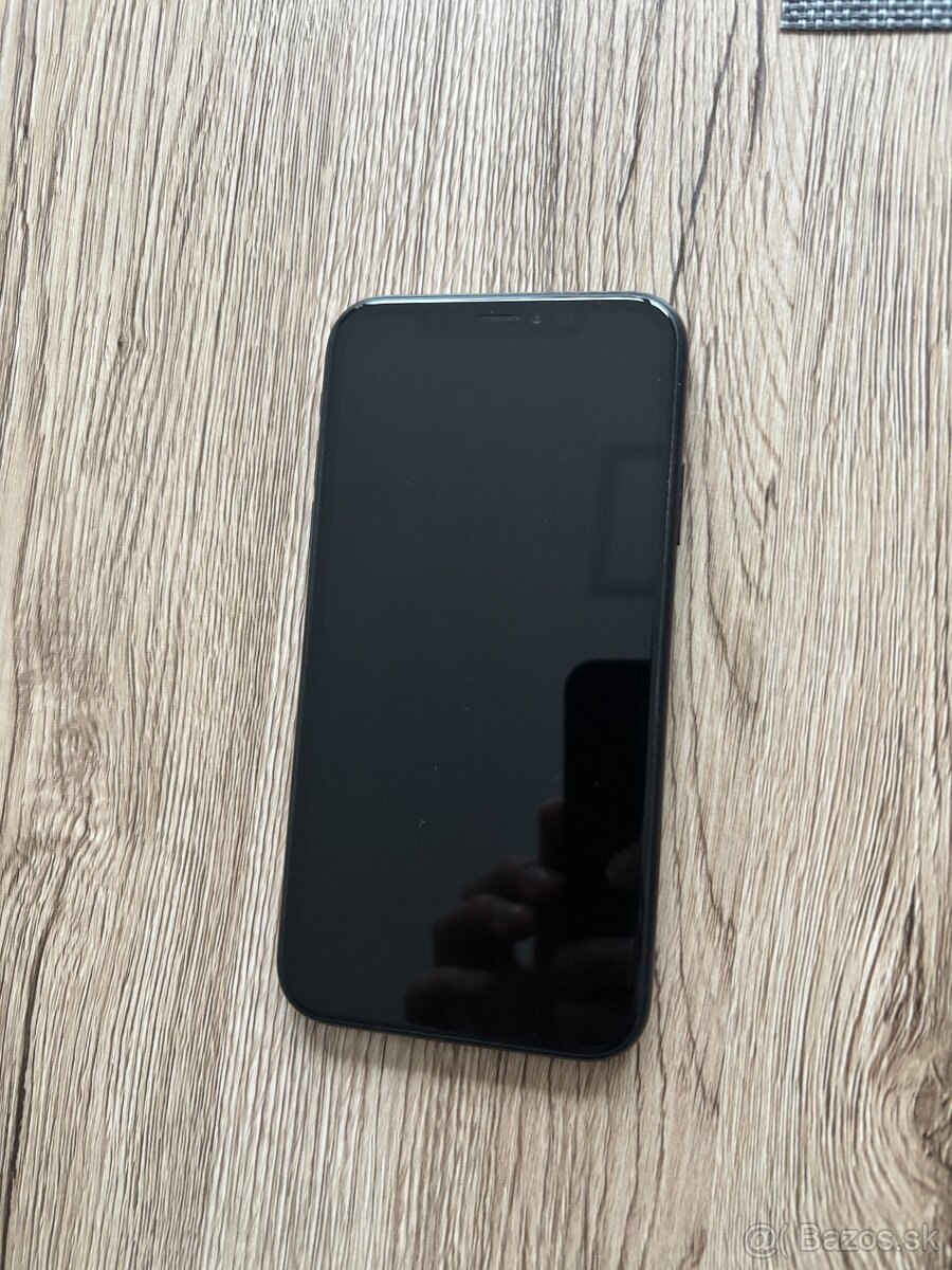 Predám IPHONE XR 64gb