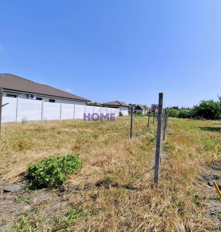 VEĽKÝ POZEMOK NA STAVBU 2 - 3 RD SO VŠETKÝMI IS NA POZEMKU.